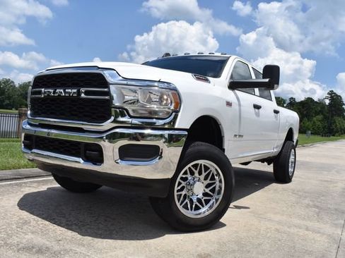 Used 2022 RAM 2500 Tradesman w/ Chrome Appearance Group AWD/4WD image 5