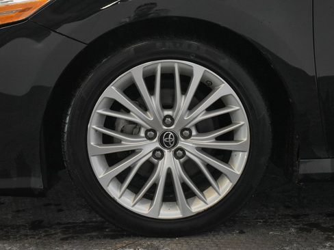 Used 2018 Toyota Camry L image 9