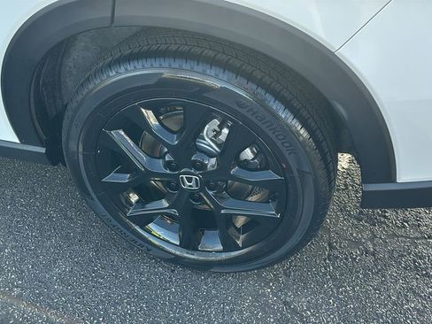 Certified 2023 Honda HR-V Sport image 9