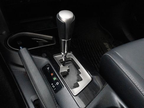 Used 2018 Toyota RAV4 Limited image 28