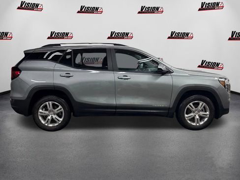 Used 2024 GMC Terrain SLE w/ Driver Convenience Package image 4