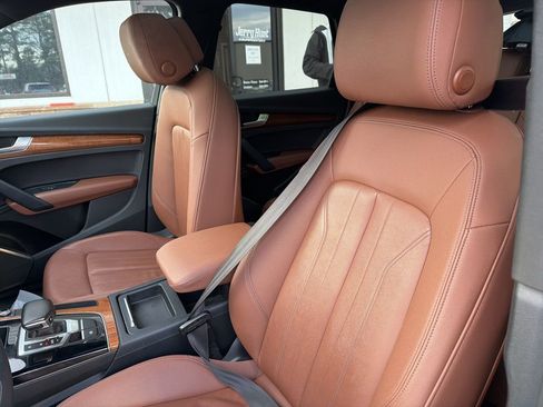 Used 2022 Audi Q5 2.0T Premium image 3