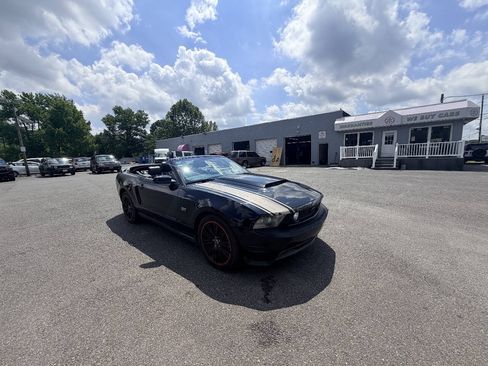 Used 2010 Ford Mustang GT Premium RWD image 5