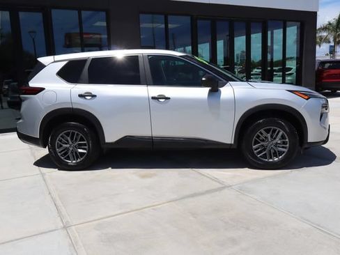 Used 2024 Nissan Rogue S FWD image 2