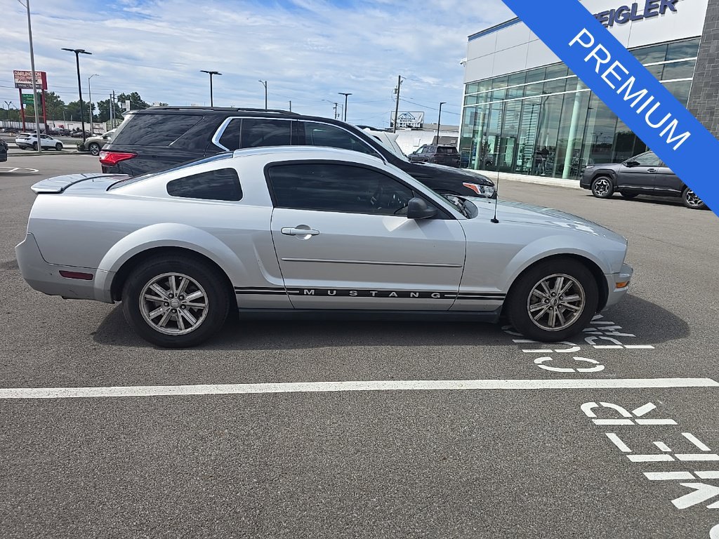 Used 2008 Ford Mustang Coupe RWD image 5