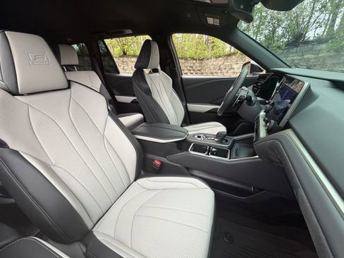 Certified 2026 Lexus TX 500h AWD w/ Technology Package image 14