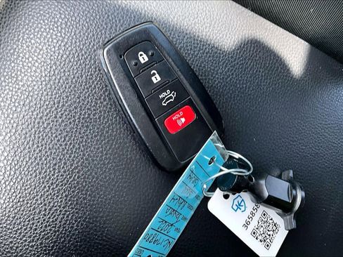 Used 2022 Toyota RAV4 XLE w/ Convenience Package image 15