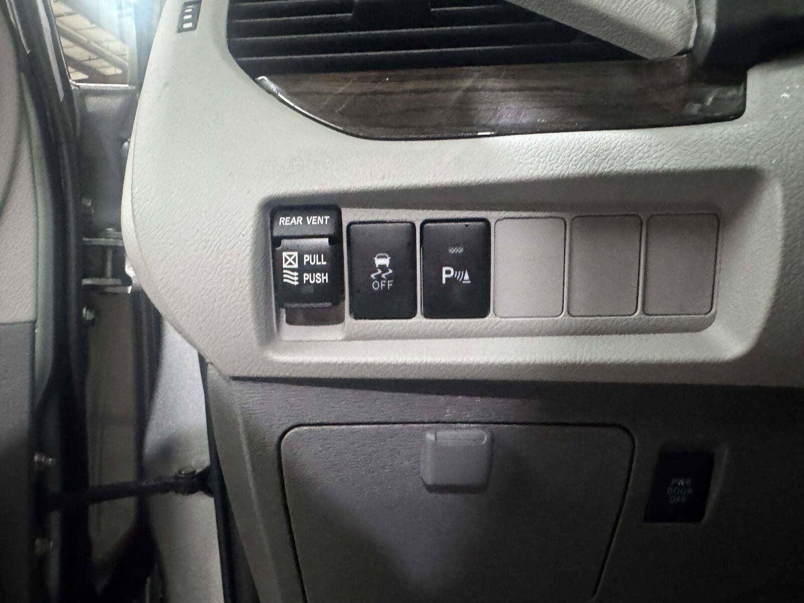 Used 2020 Toyota Sienna XLE Premium FWD image 27
