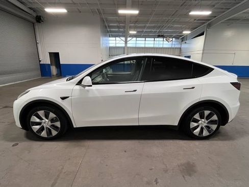 Used 2023 Tesla Model Y Long Range image 6