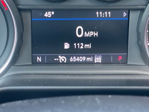 Used 2021 Chevrolet Suburban LT w/ LT Signature Package image 28