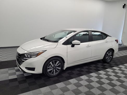 Used 2025 Nissan Versa SV w/ Trunk Package FWD image 2