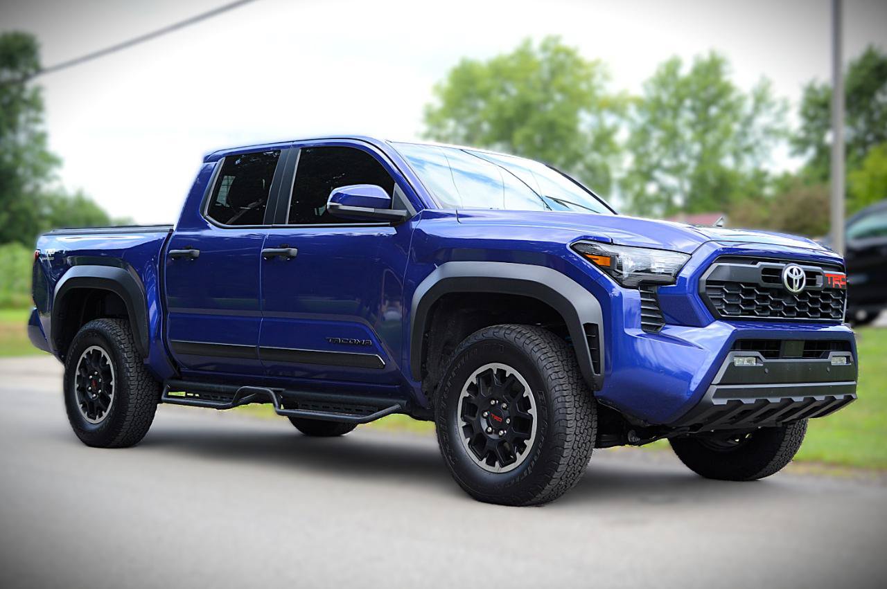 Used 2024 Toyota Tacoma TRD Off-Road w/ TRD Off Road Upgrade Package AWD/4WD image 3