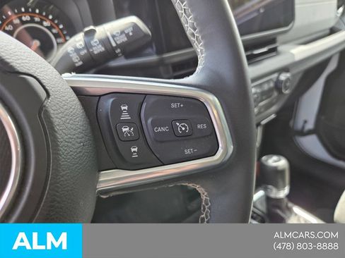 Used 2025 Jeep Wrangler Unlimited Sahara AWD/4WD image 25