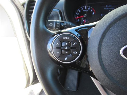 Used 2020 Kia Soul EX image 19