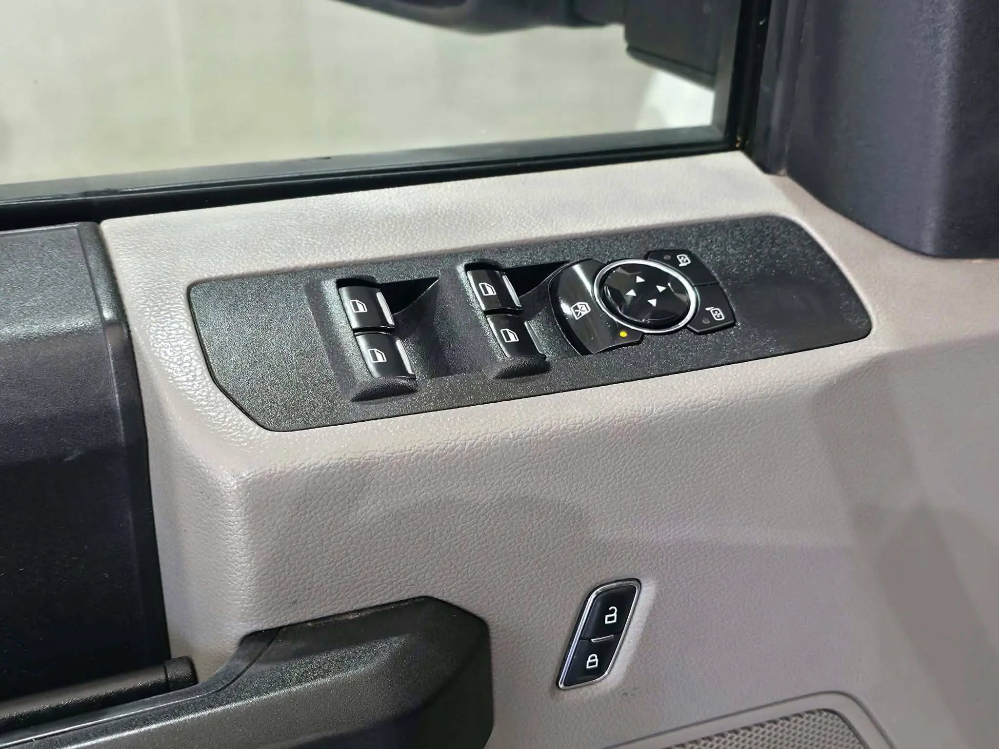 Used 2017 Ford F250 XL w/ Power Equipment Group AWD/4WD image 27
