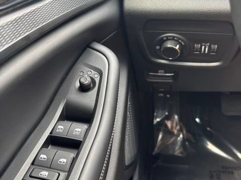 Used 2025 Jeep Grand Cherokee Laredo RWD image 21