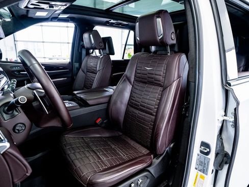 Used 2023 Cadillac Escalade V w/ LPO, ONYX Package image 42