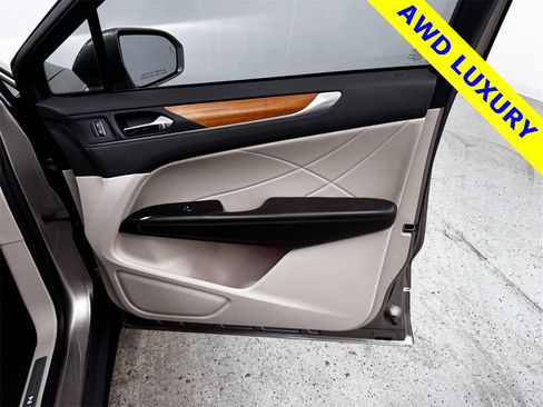 Used 2018 Lincoln MKC Select w/ Select Plus Package image 15