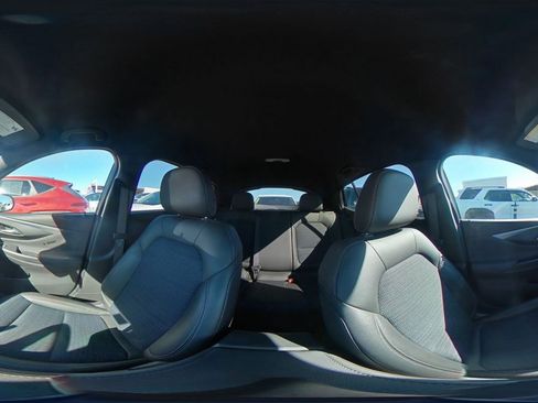 Used 2025 Buick Envista Preferred image 42