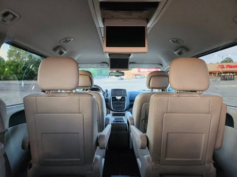 Used 2012 Chrysler Town & Country Touring-L w/ Entertainment Group #2 FWD image 16