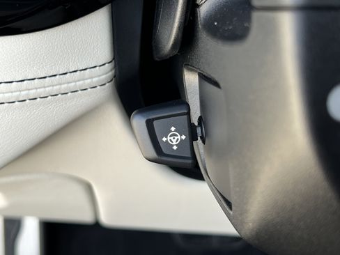 Used 2020 BMW M550i xDrive w/ Dynamic Handling Package image 20