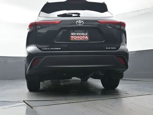 Certified 2023 Toyota Highlander XLE image 38