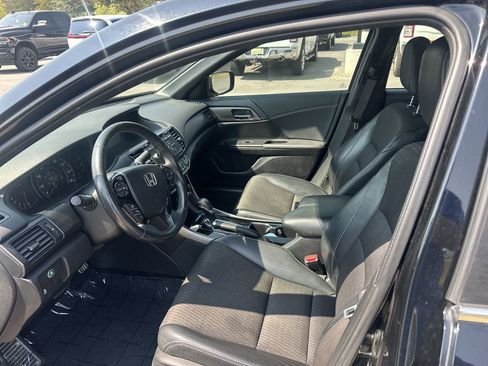 Used 2017 Honda Accord Sport image 12