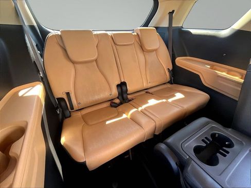 Used 2024 Kia Carnival LX FWD image 28