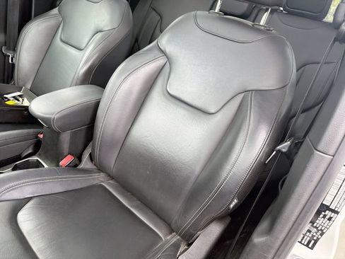Used 2018 Jeep Renegade Limited w/ UConnect 8.4 Nav Group AWD/4WD image 14