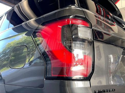 Used 2019 Ford Expedition Limited w/ Equipment Group 303A RWD image 19