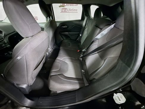 Used 2020 Jeep Cherokee Latitude w/ Cold Weather Group image 26