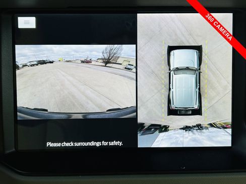 Used 2023 Ford Bronco Badlands image 11