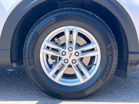 Used 2020 Ford Explorer XLT w/ Equipment Group 202A AWD/4WD image 8