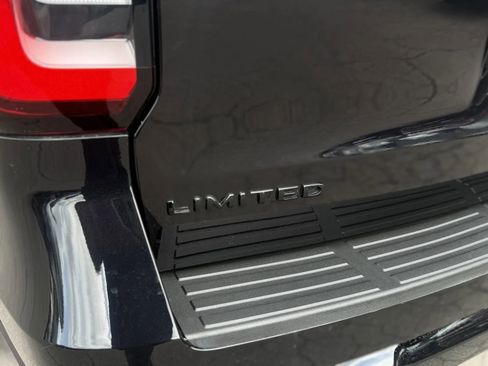Used 2024 Ford Expedition Limited AWD/4WD image 47