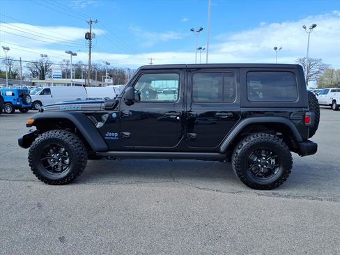 Used 2025 Jeep Wrangler Willys image 7