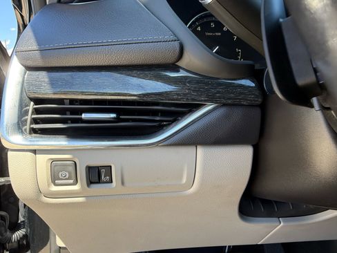 Used 2023 Cadillac XT4 Premium Luxury image 17