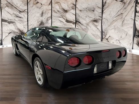 Used 1999 Chevrolet Corvette Coupe w/ Memory Pkg RWD image 10