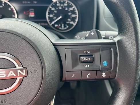 Used 2024 Nissan Rogue SV image 22