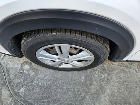 Used 2023 Nissan Kicks S image 5