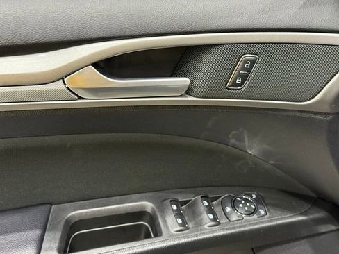 Used 2019 Ford Fusion SE image 17