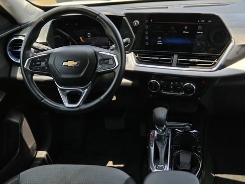 Used 2024 Chevrolet Trax LT w/ Driver Confidence Package FWD image 5