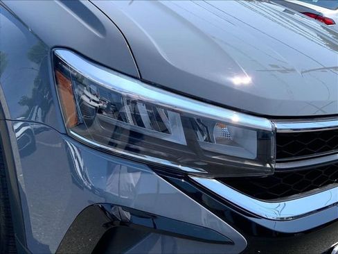 Used 2023 Volkswagen Taos SE w/ Panoramic Sunroof Package AWD/4WD image 10
