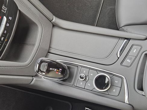 New 2026 Cadillac XT5 Luxury image 14