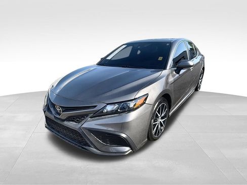Used 2024 Toyota Camry SE w/ Convenience Package FWD image 4