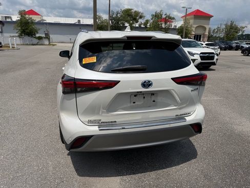 Used 2021 Toyota Highlander Platinum AWD/4WD image 6