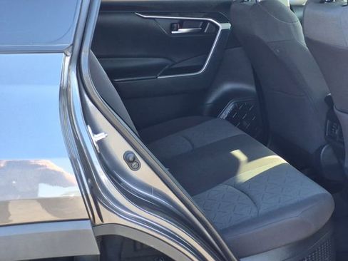 Used 2021 Toyota RAV4 XLE w/ Carpet Mat Package (TMS) AWD/4WD image 19