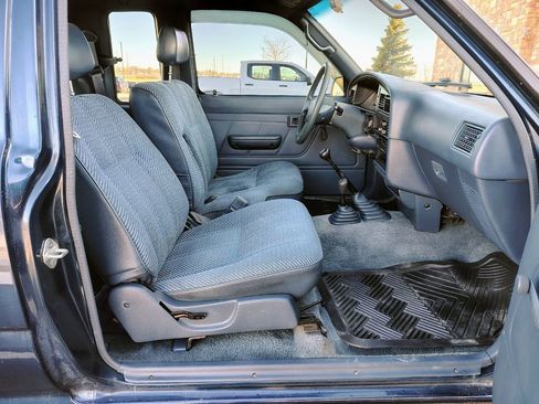 Used 1992 Toyota Pickup Deluxe image 15