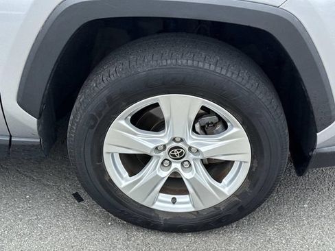Used 2021 Toyota RAV4 XLE AWD/4WD image 4
