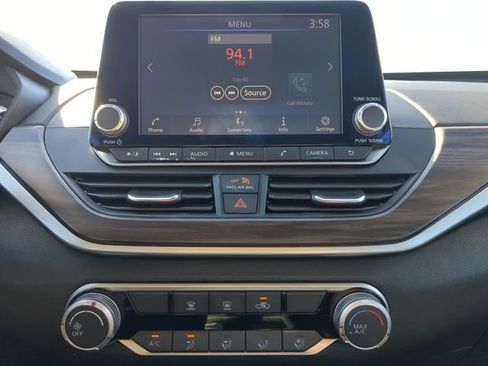 Used 2024 Nissan Altima 2.5 SV image 23