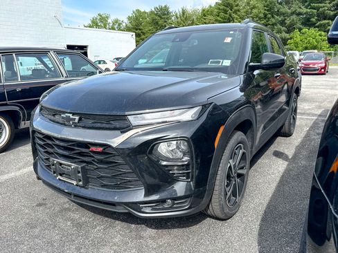 Used 2023 Chevrolet TrailBlazer RS w/ Convenience Package AWD/4WD image 3